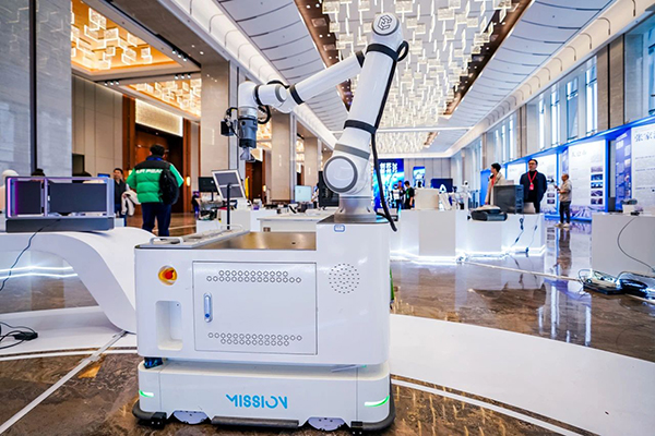 米兰·(milan)中国机器人携CNC上下料复合机器人整站解决方案